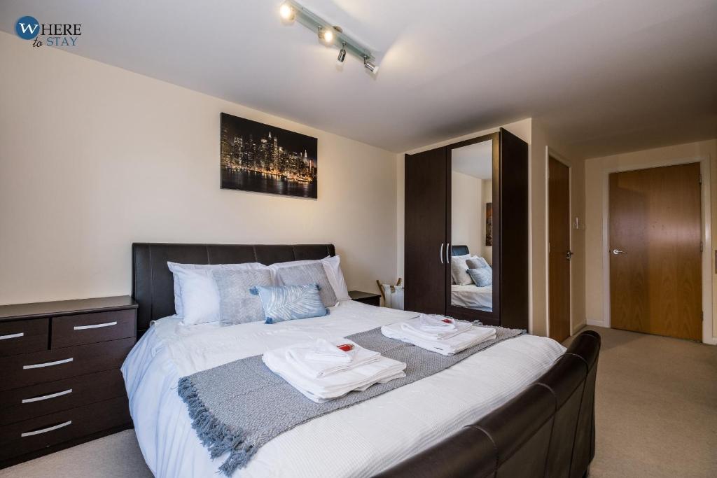 a bedroom with a large bed with two towels on it at Warm 3 bed Apartment Aberdeen in Aberdeen