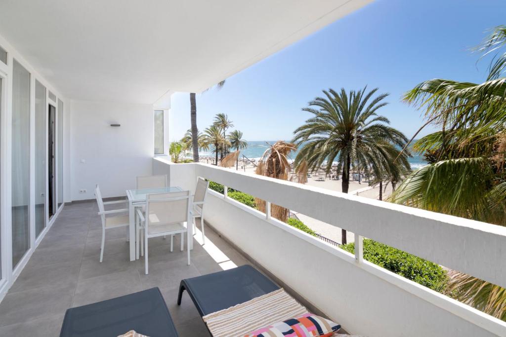 Balkón alebo terasa v ubytovaní Marisol Beach Marbella and Sea View Apartment