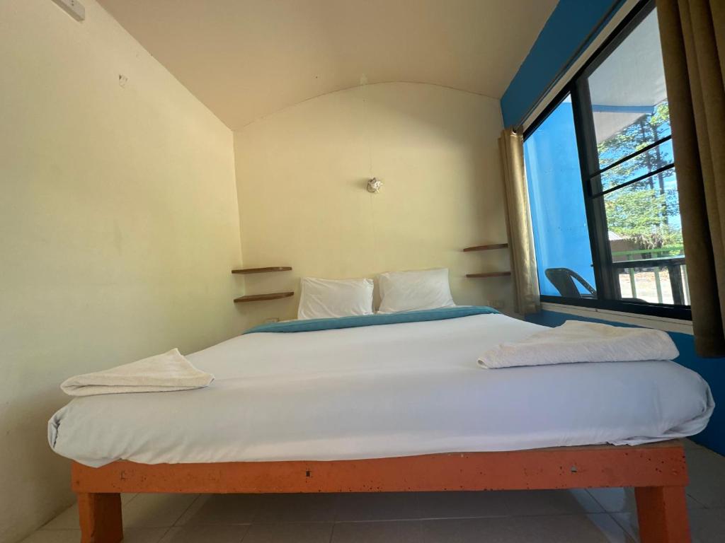 Postel nebo postele na pokoji v ubytování Lonely beach complex titanic hotel in beach shopping street markets ในศูนการค้าติดทะเล