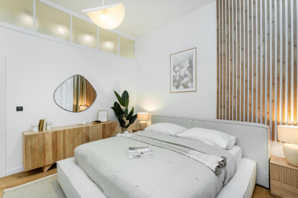 Posteľ alebo postele v izbe v ubytovaní Cozy Wenceslas square 700m Apartment, Prague