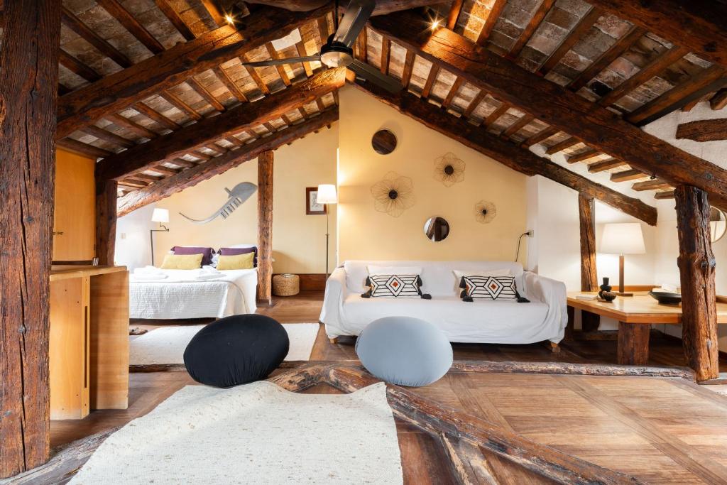 - 2 lits dans une chambre dotée de plafonds en bois dans l'établissement Altana studio, à Venise