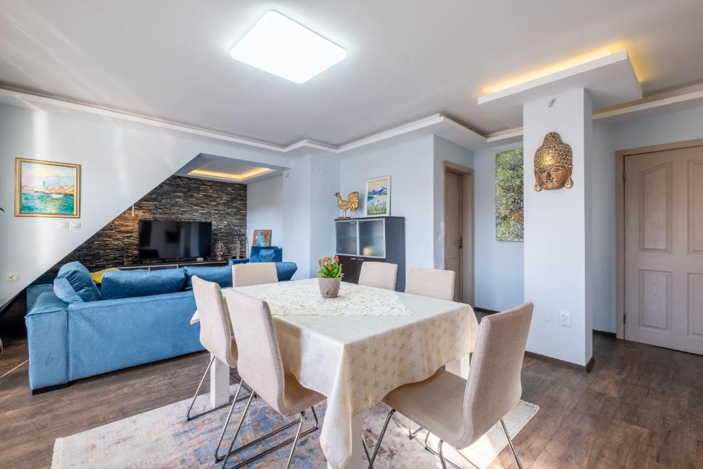 Posezení v ubytování Marvellous Apt / Roof Top Terrace / 2BDR / 2BTH