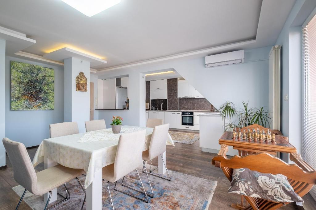 Kuchyň nebo kuchyňský kout v ubytování Marvellous Apt / Roof Top Terrace / 2BDR / 2BTH