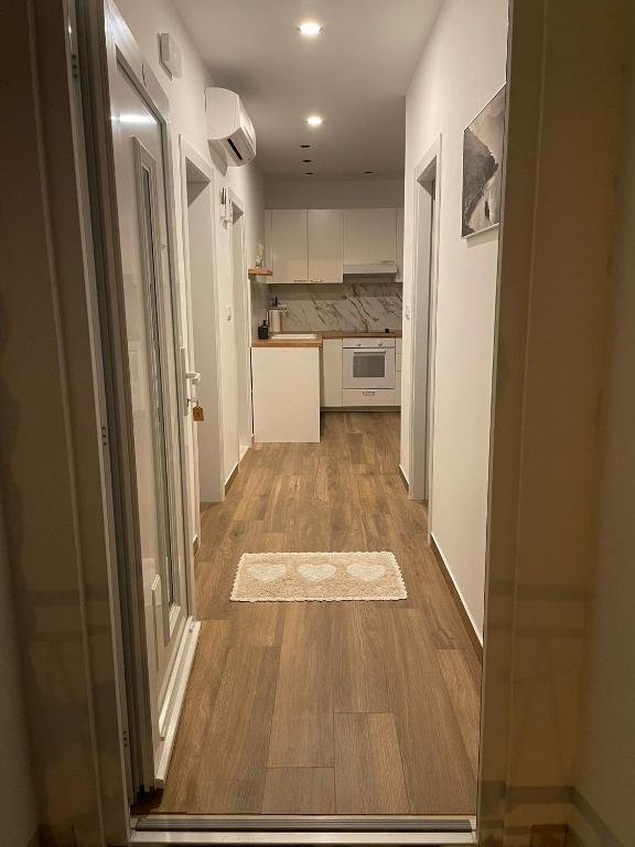 Kuchyň nebo kuchyňský kout v ubytování Apartments TOM