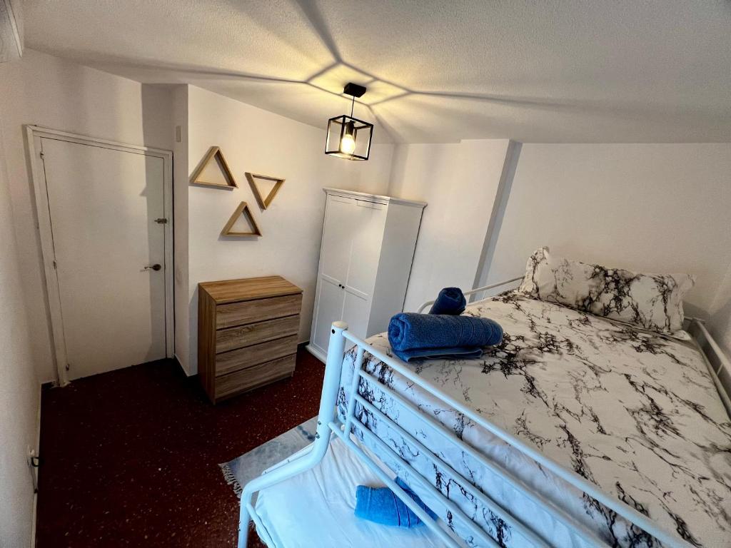 Posteľ alebo postele v izbe v ubytovaní Amplio apartamento familiar con parking privado en pleno centro de Córdoba