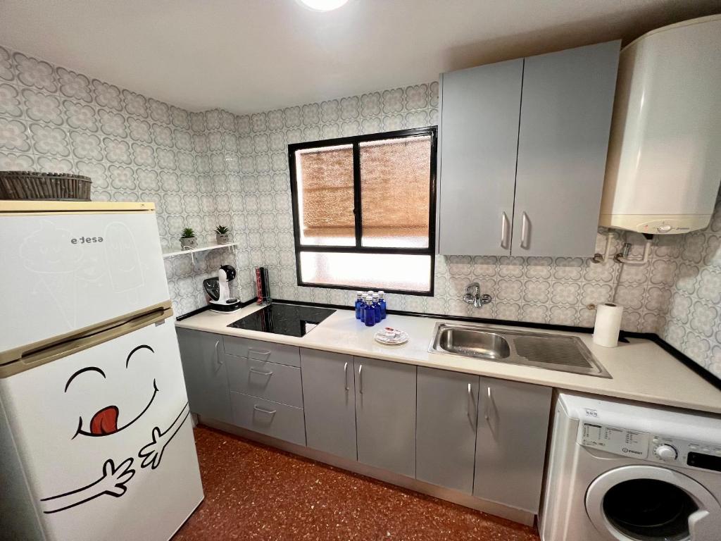 Kuchyňa alebo kuchynka v ubytovaní Amplio apartamento familiar con parking privado en pleno centro de Córdoba