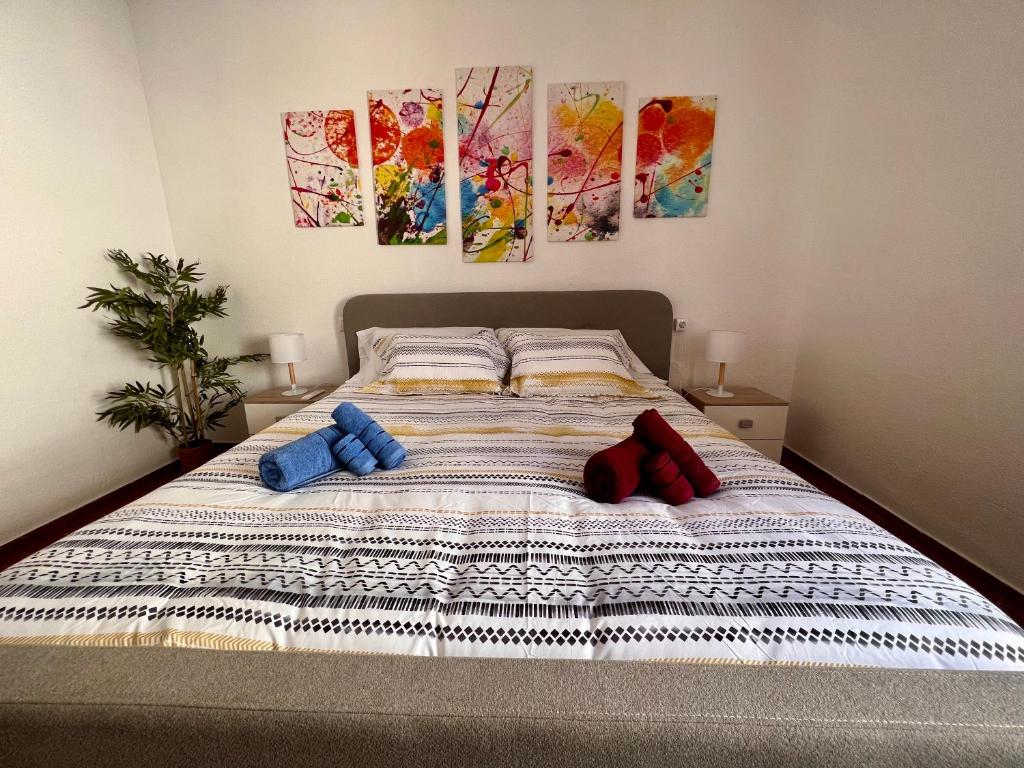 Posteľ alebo postele v izbe v ubytovaní Amplio apartamento familiar con parking privado en pleno centro de Córdoba