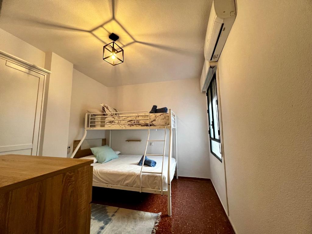 Posteľ alebo postele v izbe v ubytovaní Amplio apartamento familiar con parking privado en pleno centro de Córdoba