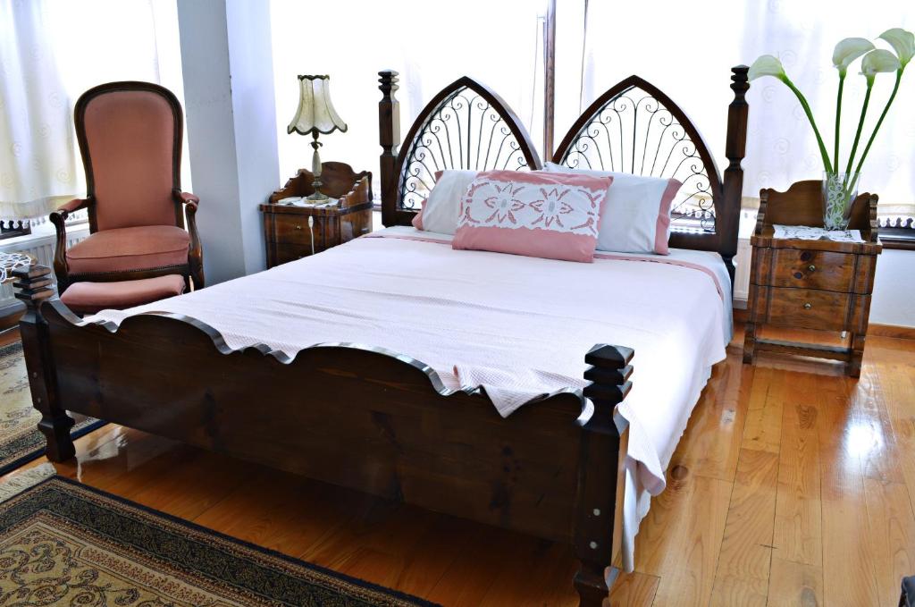 Postel nebo postele na pokoji v ubytování Archontariki Guesthouse