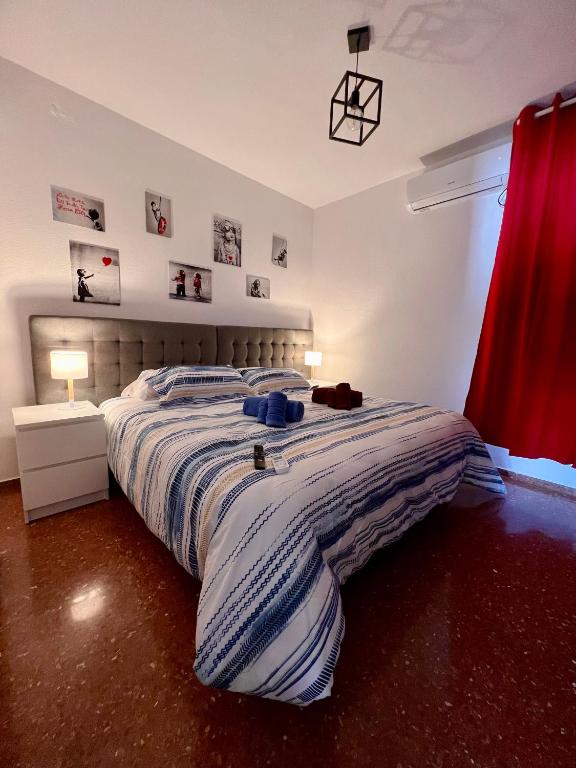 Posteľ alebo postele v izbe v ubytovaní Amplio apartamento familiar con parking privado en pleno centro de Córdoba