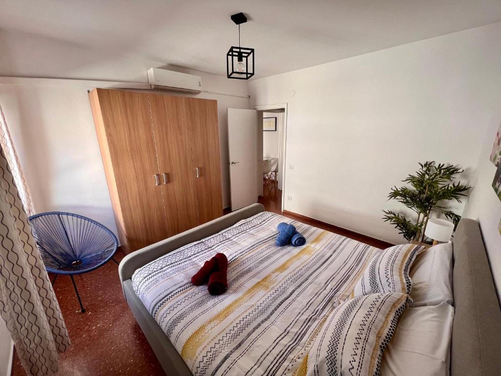 Posteľ alebo postele v izbe v ubytovaní Amplio apartamento familiar con parking privado en pleno centro de Córdoba
