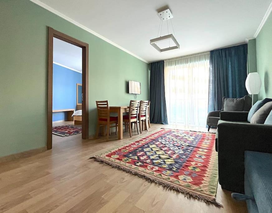 Posezení v ubytování New Gudauri Block Two 2 Bedroom Flats 204 and 205