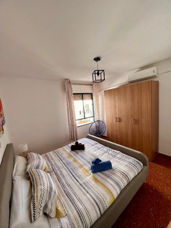 Posteľ alebo postele v izbe v ubytovaní Amplio apartamento familiar con parking privado en pleno centro de Córdoba