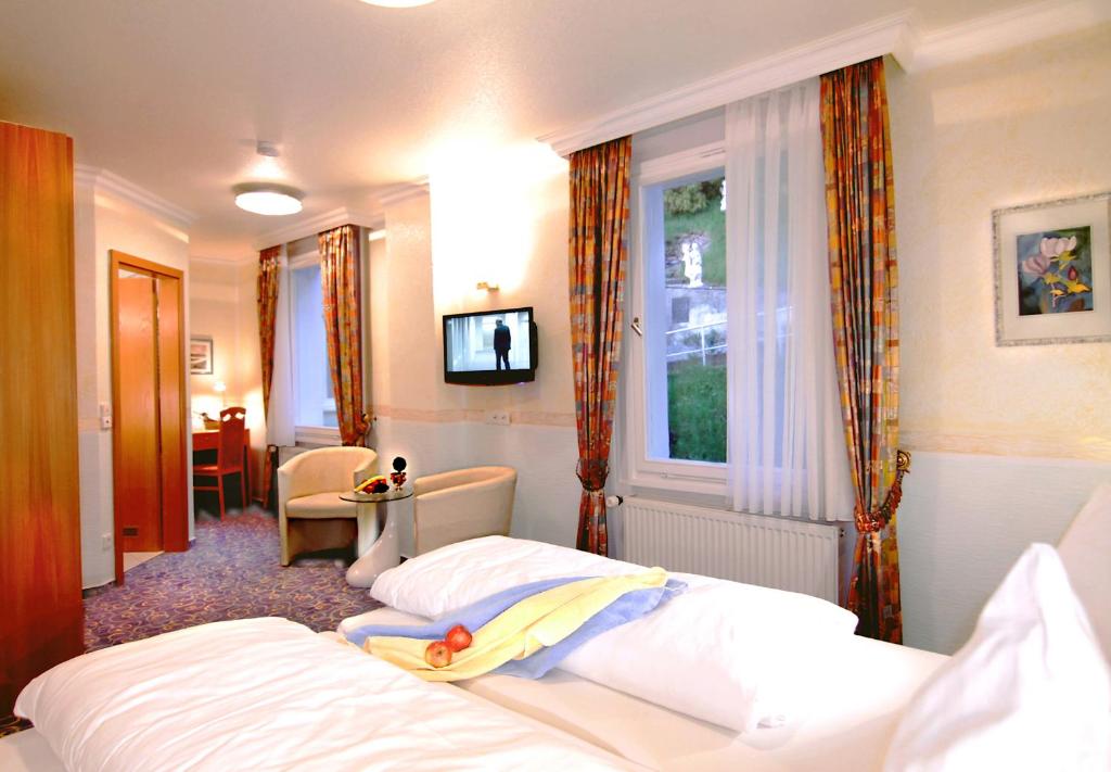 Postel nebo postele na pokoji v ubytování Hotel Weingärtner