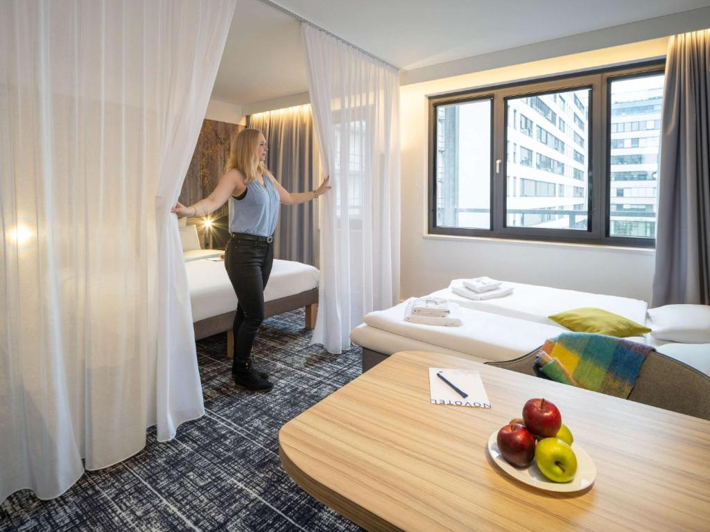 Postel nebo postele na pokoji v ubytování Novotel Suites Wien City Donau