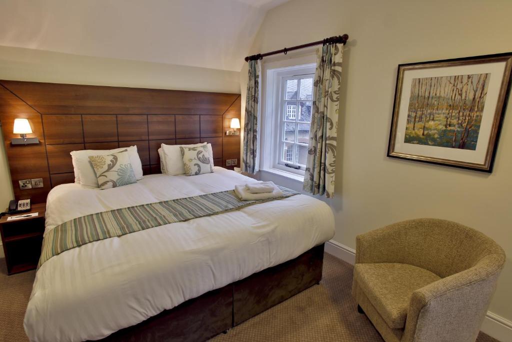 Postel nebo postele na pokoji v ubytování Quorn Grange Hotel