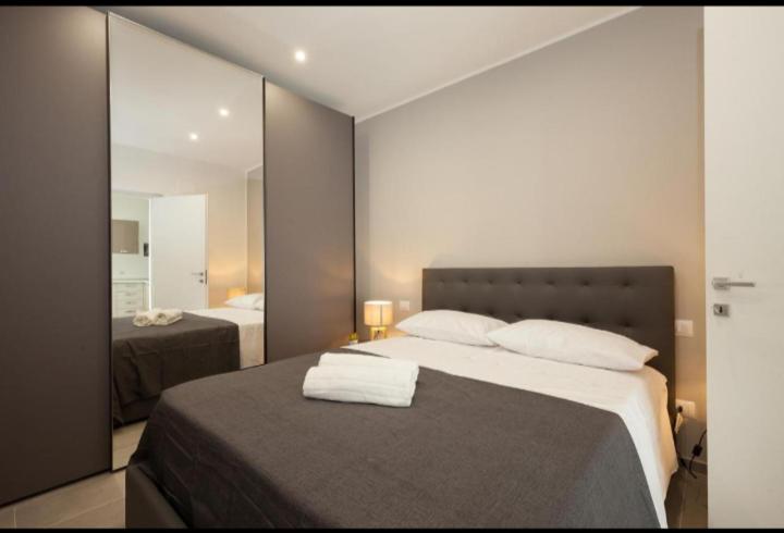 En eller flere senge i et værelse på Holiday House Vitruvian