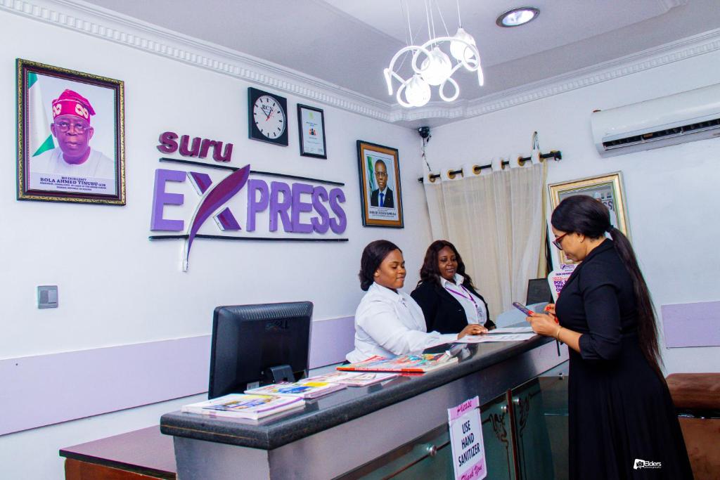 De lobby of receptie bij Suru Express Hotel