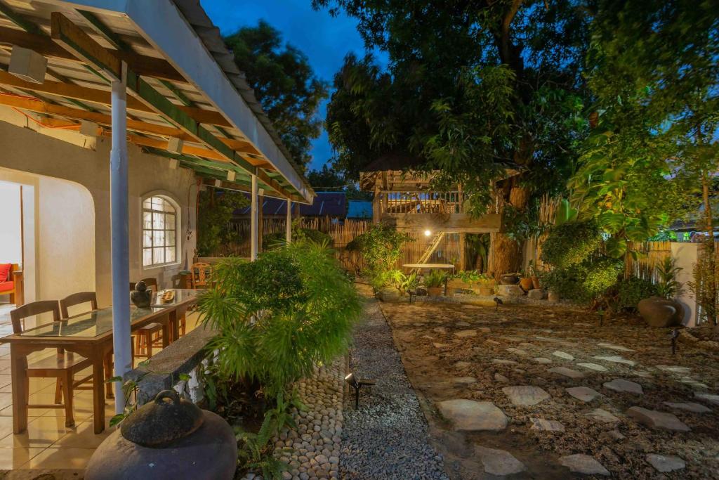 Raya Serene Home w Garden & Parking 5mins to Vigan