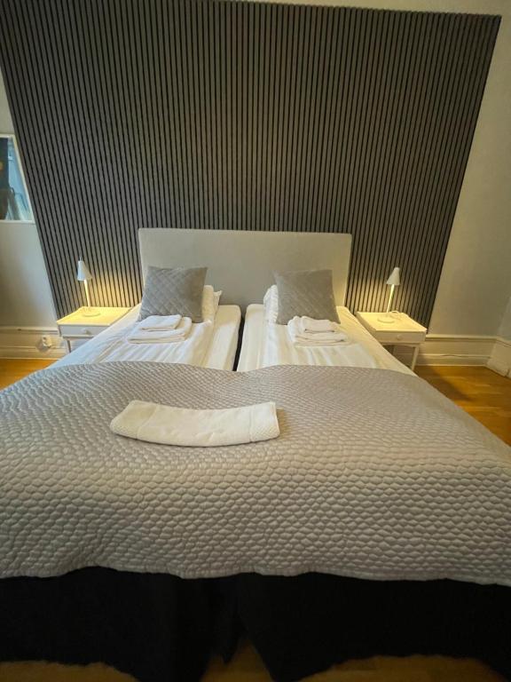 Postel nebo postele na pokoji v ubytování Lilla Hotellet