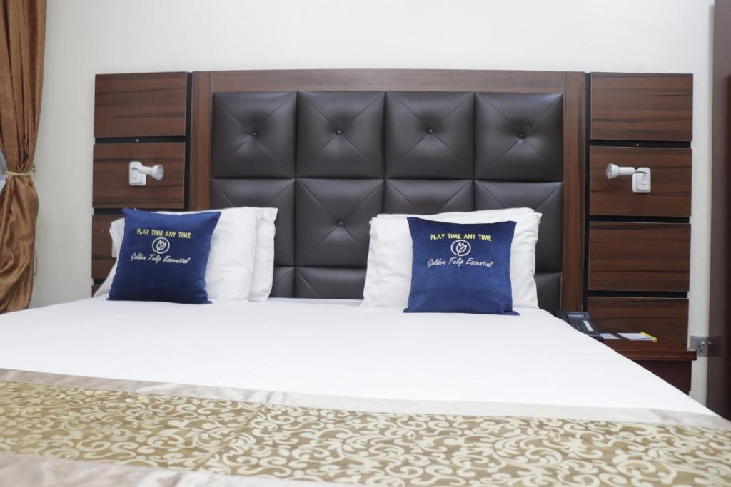 Postel nebo postele na pokoji v ubytování Golden Tulip Hotel- Evergreen Port Harcourt