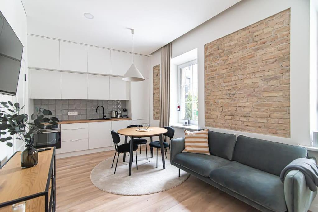 New and modern apartment in Old Town by URBAN RENT, Vilna Precios
