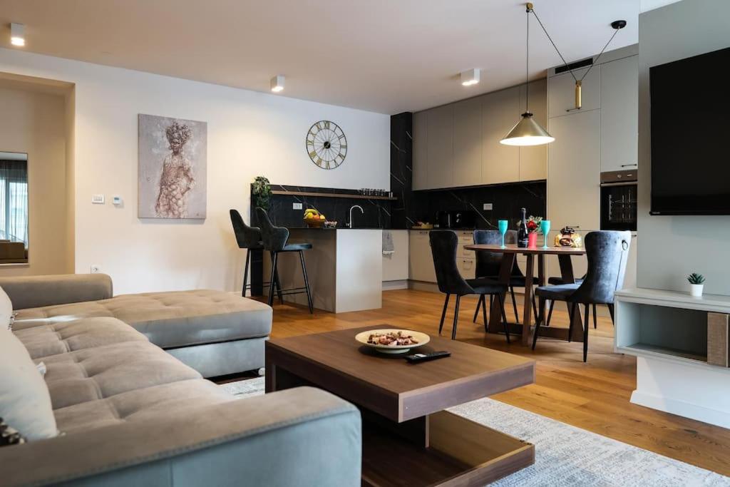 Luxury Vista Haven - APT1