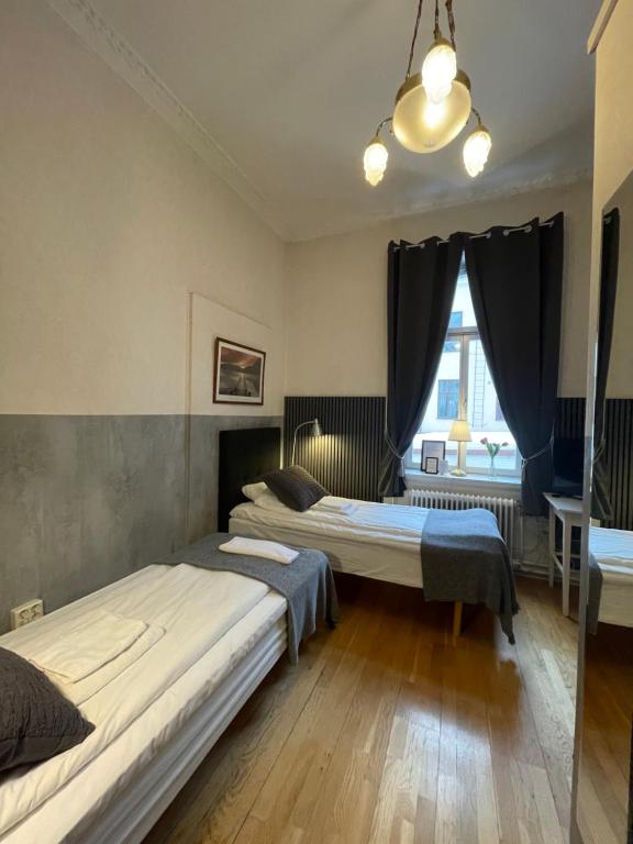 Postel nebo postele na pokoji v ubytování Lilla Hotellet