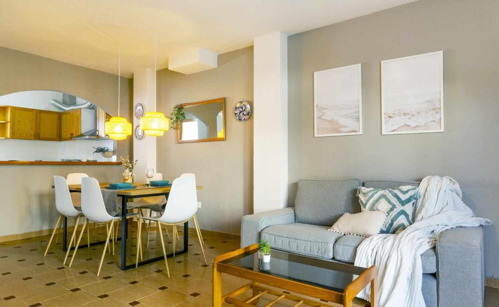 Ruang duduk di Bungalow Pink Cabo Roig