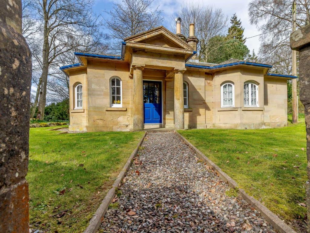 an old stone house with a blue door at 1 Bed in St Andrews 45667 in Ladybank