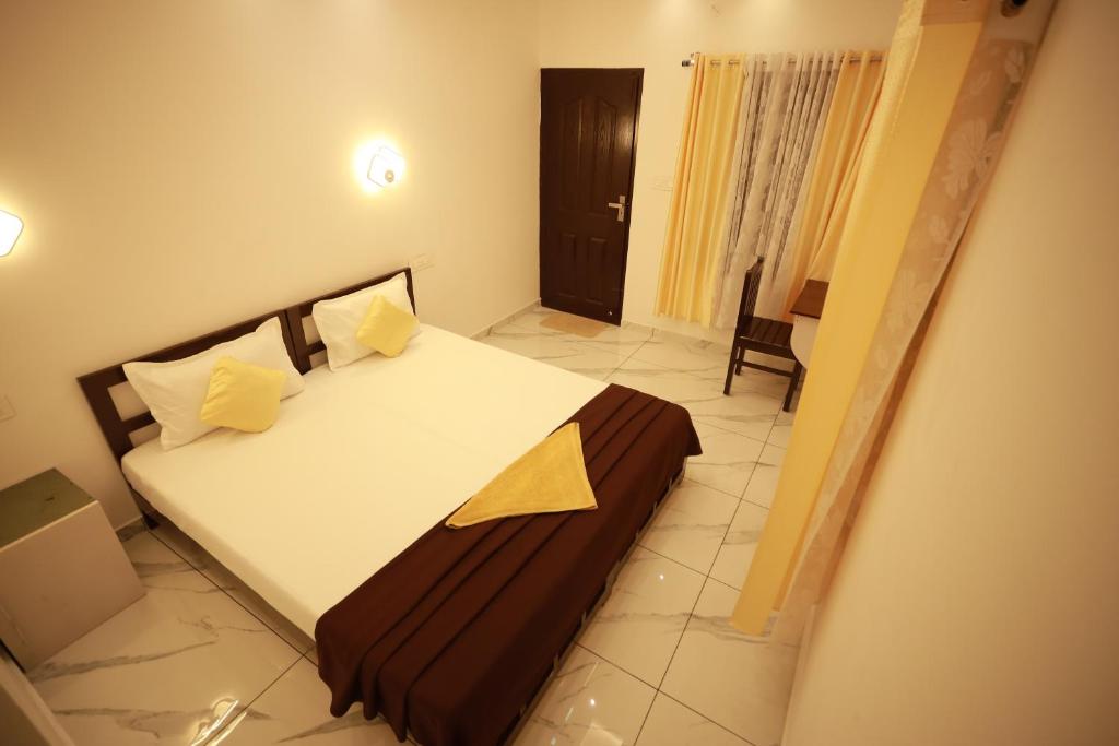 Postel nebo postele na pokoji v ubytování Marari Lotus Beach Villa
