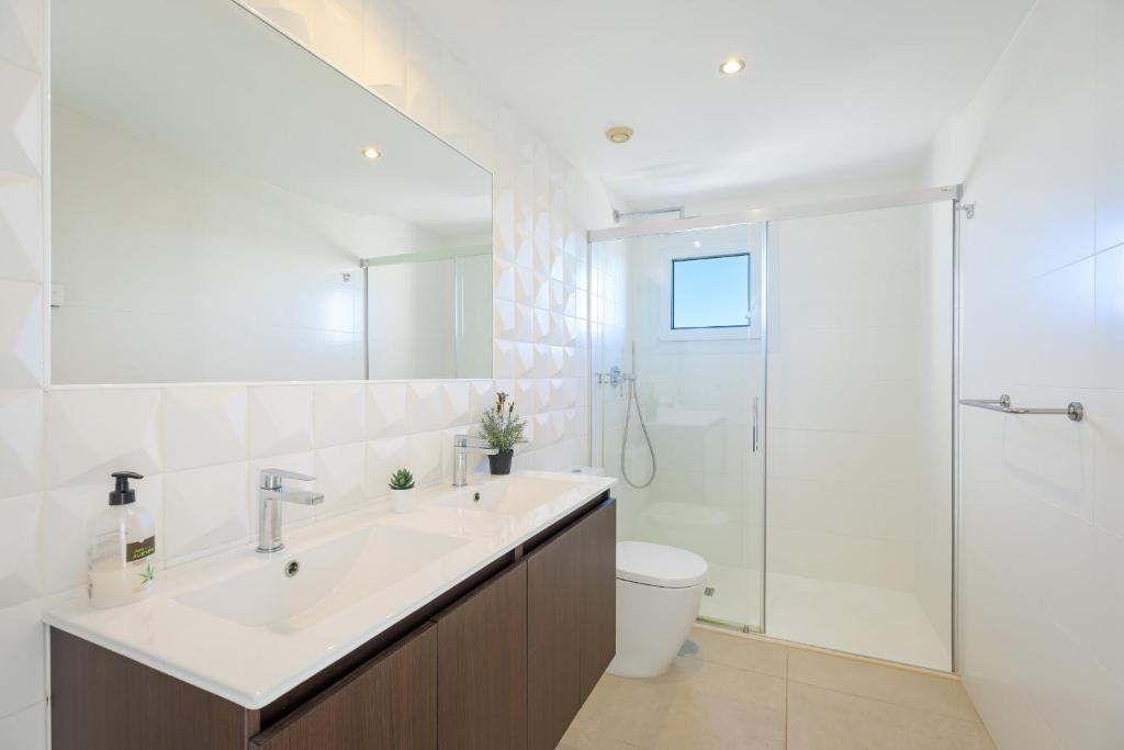 A bathroom at Fidalsa Paradise Sea Punta Prima