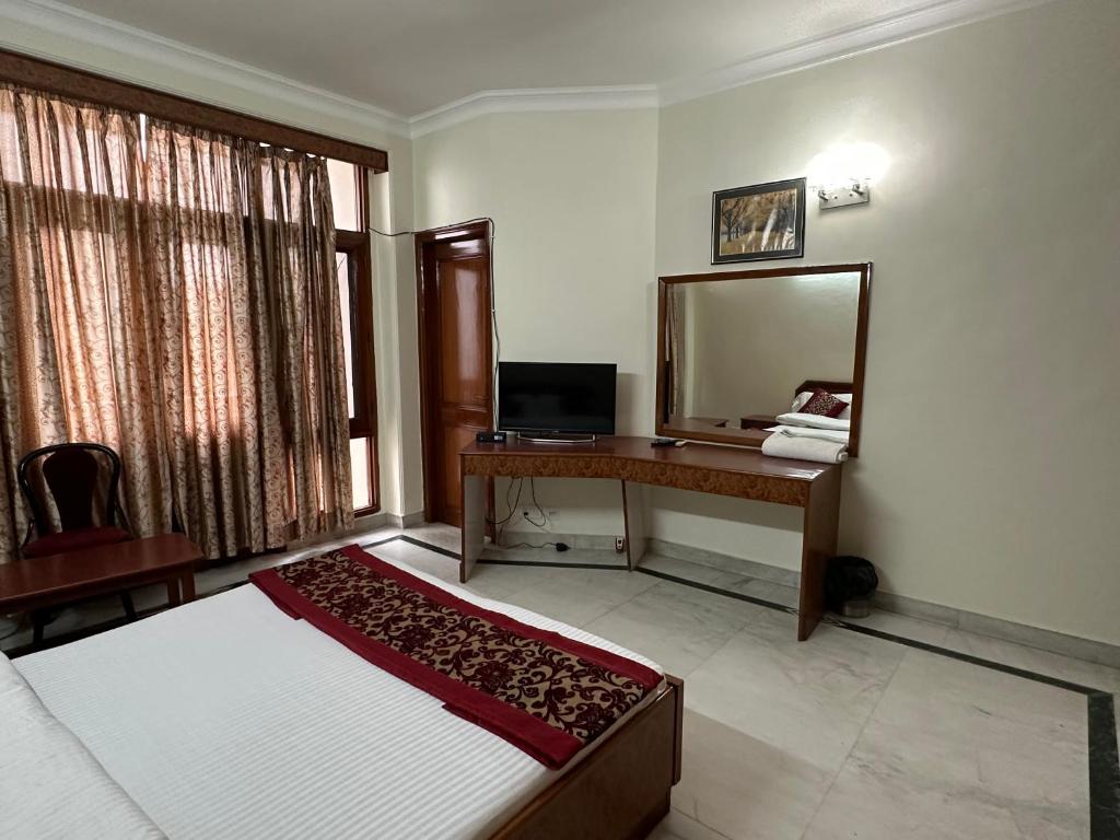 Postel nebo postele na pokoji v ubytování Pamposh Guest House, Gurgaon