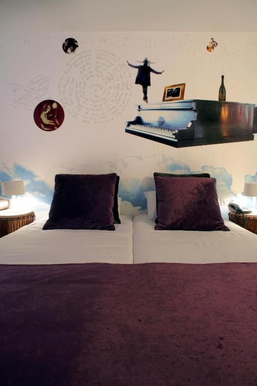 Postel nebo postele na pokoji v ubytování Hôtel du Triangle d'Or