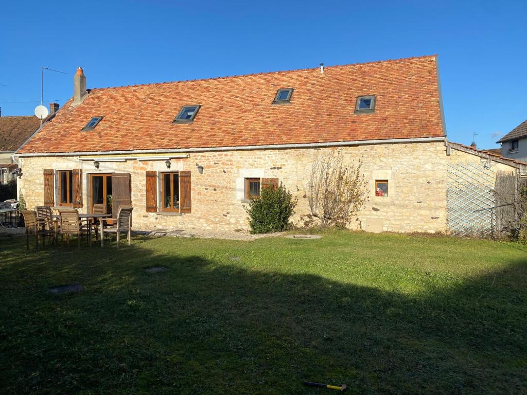 an old stone house with a red roof at La Petite Breuille in Lainsecq