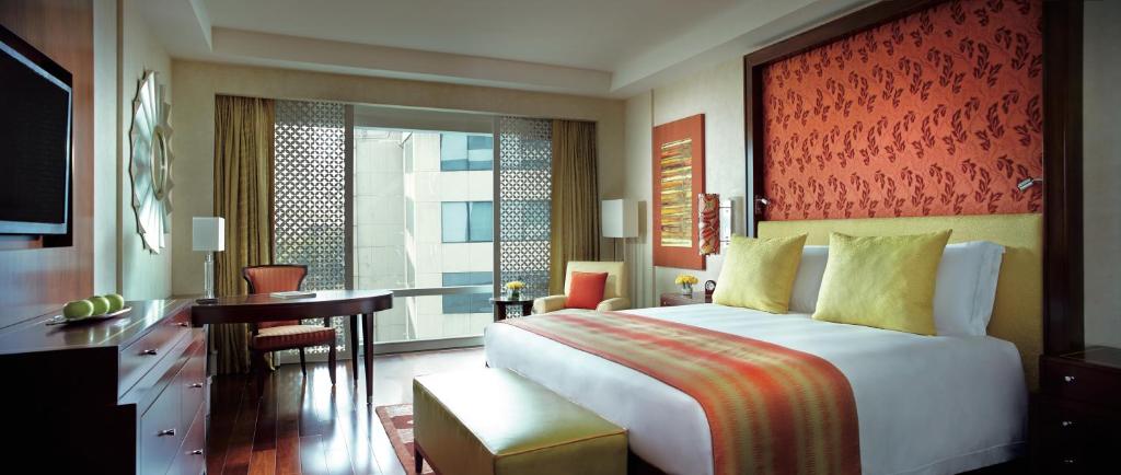 Postel nebo postele na pokoji v ubytování The Ritz - Carlton, Bangalore