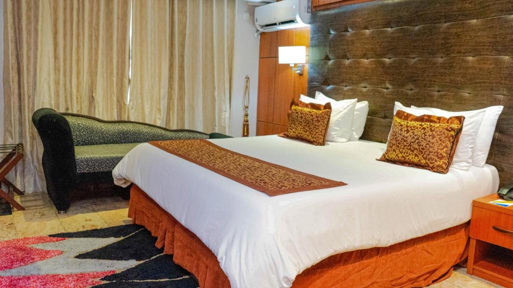 Postel nebo postele na pokoji v ubytování Golden Tulip Hotel- Evergreen Port Harcourt