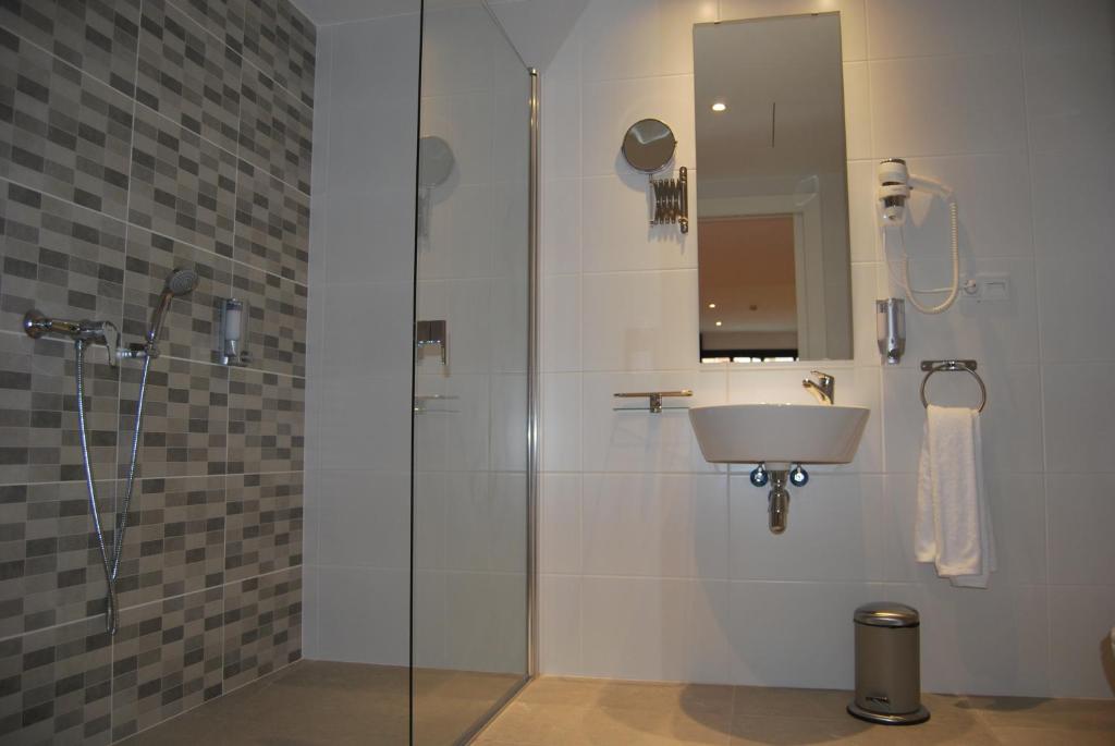 Hotel BESTPRICE Gracia - Resim 20