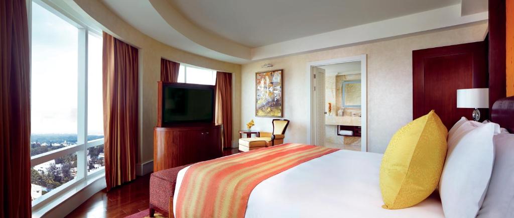Postel nebo postele na pokoji v ubytování The Ritz - Carlton, Bangalore