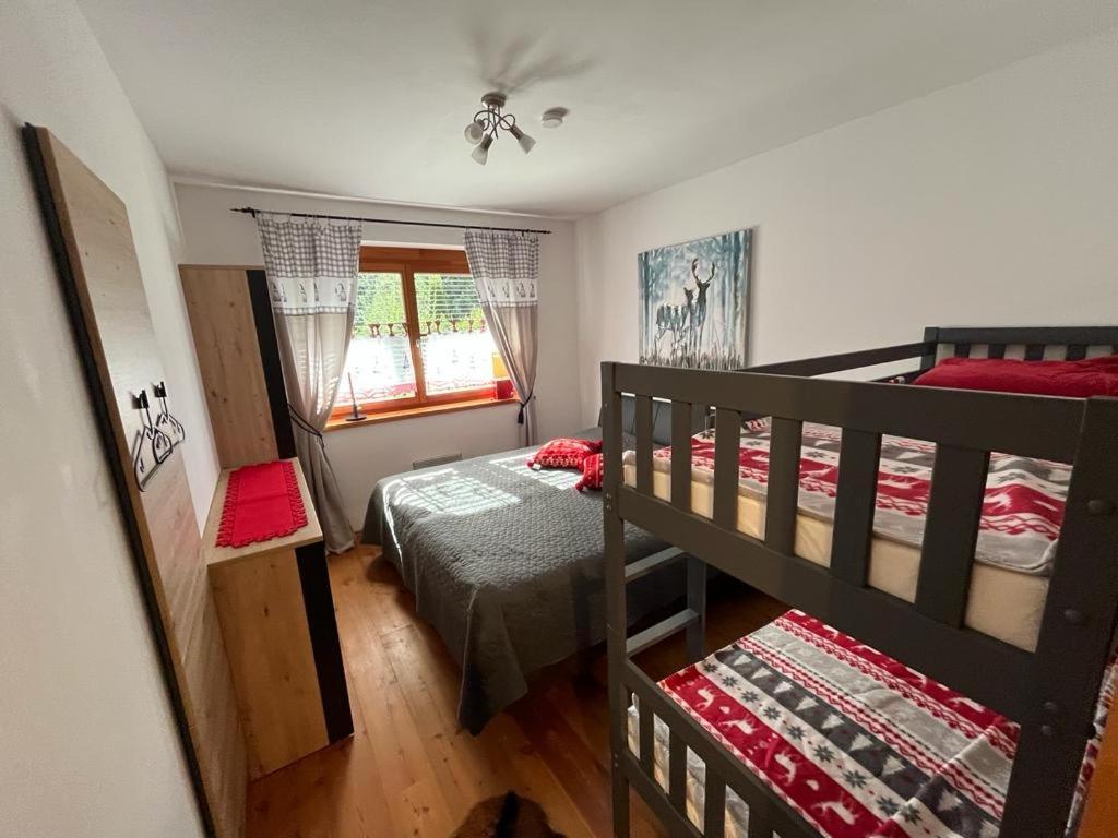 Postel nebo postele na pokoji v ubytování FAMILY APARTMENT LAURA Bad Kleinkirchheim