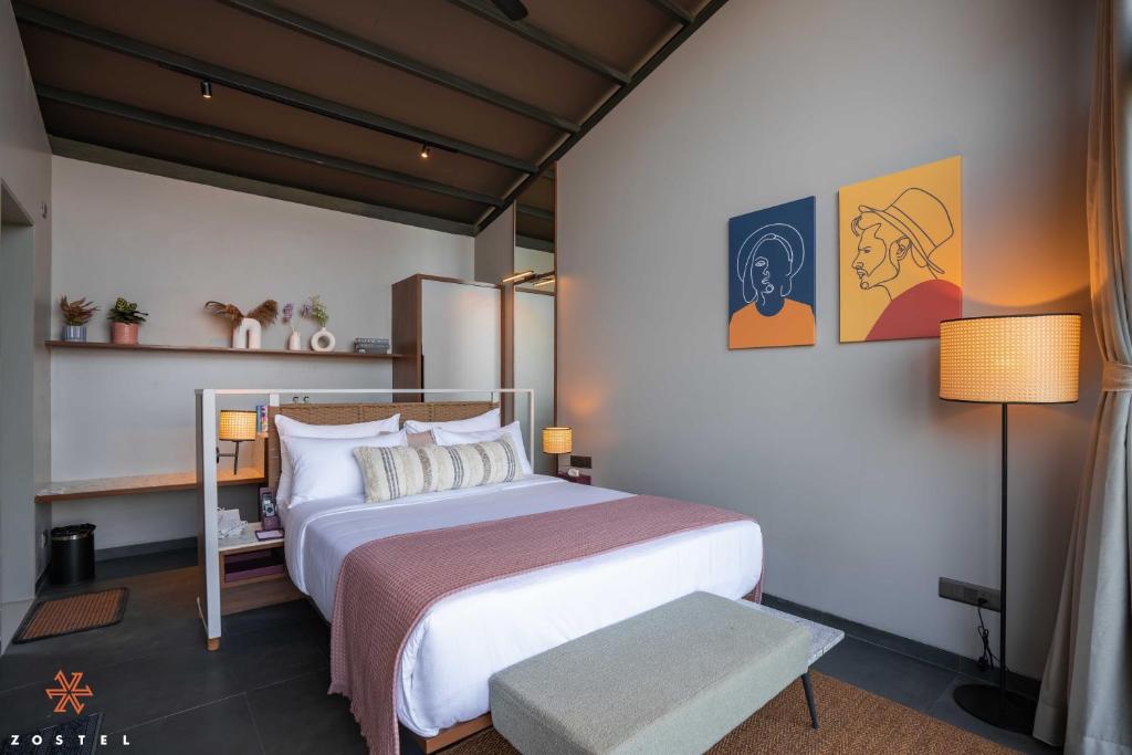 Zostel Plus Panchgani - Deluxe Room (with Balcony And Mountain-view)