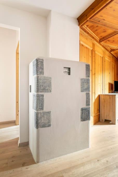 Kuchyň nebo kuchyňský kout v ubytování Appartamento rustico con stube e balcone