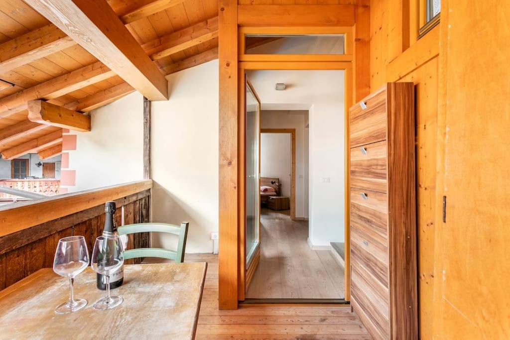 Fotografie z fotogalerie ubytování Appartamento rustico con stube e balcone v destinaci Predazzo
