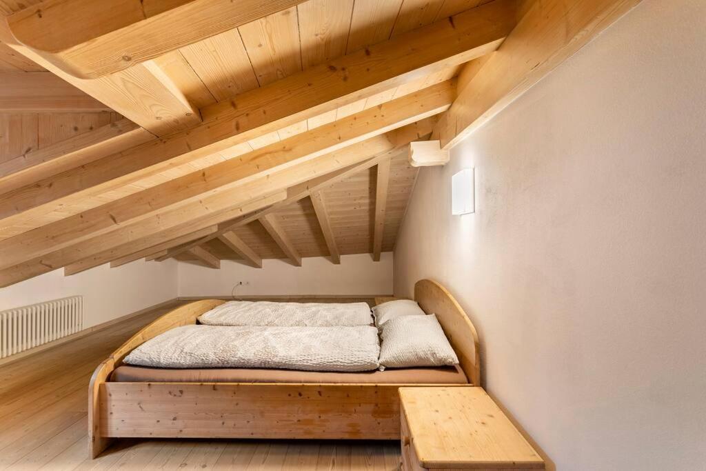 Postel nebo postele na pokoji v ubytování Appartamento rustico con stube e balcone