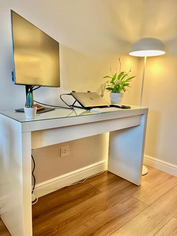 Kuchyň nebo kuchyňský kout v ubytování IFSC Room