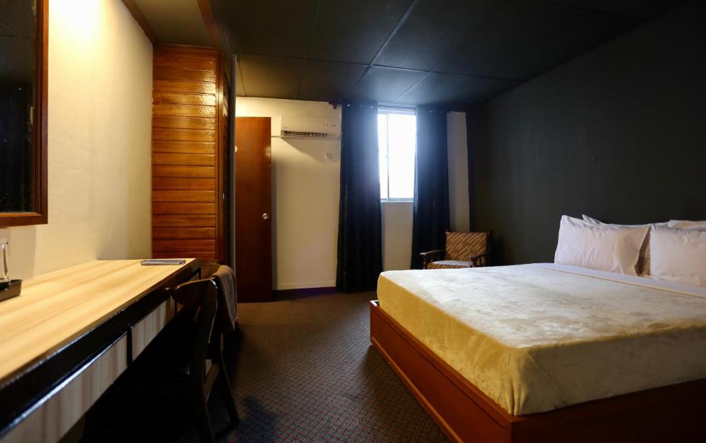 Postel nebo postele na pokoji v ubytování Fata Hotel by Project Borneo