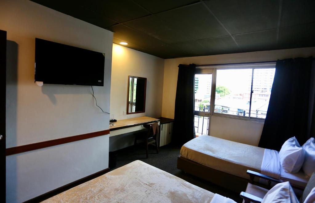 TV a/nebo společenská místnost v ubytování Fata Hotel by Project Borneo