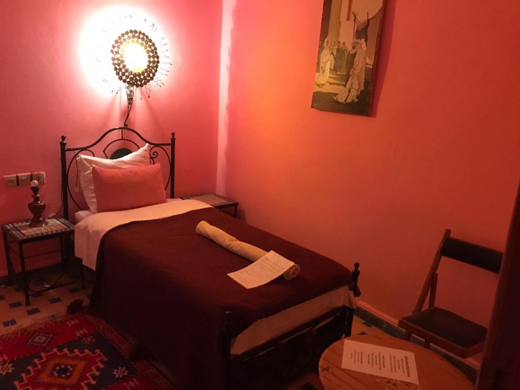 Vuode tai vuoteita majoituspaikassa Hôtel Riad Gnaoua