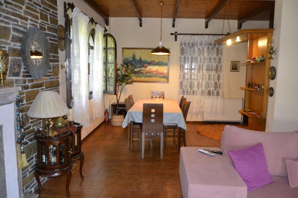 A seating area at Monica's Tropical Villa