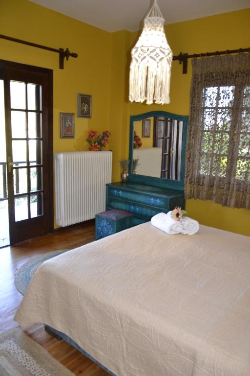 A bed or beds in a room at Monica's Tropical Villa